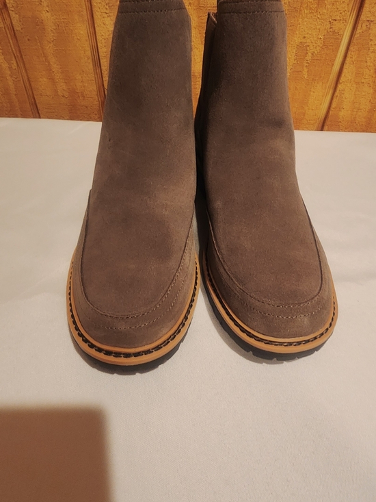 me too Shoes - Me Too Taupe Suede Leather Chelsea Boots - Size 7.5